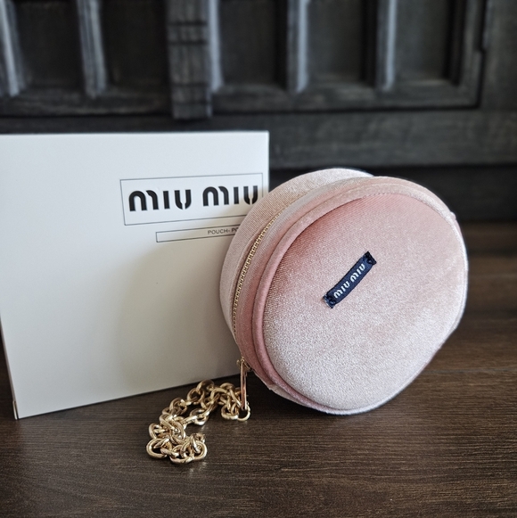 NIB Miu Miu Perfumes Collection Round Velvet Wristlet With Gold Chain - Picture 9 of 12